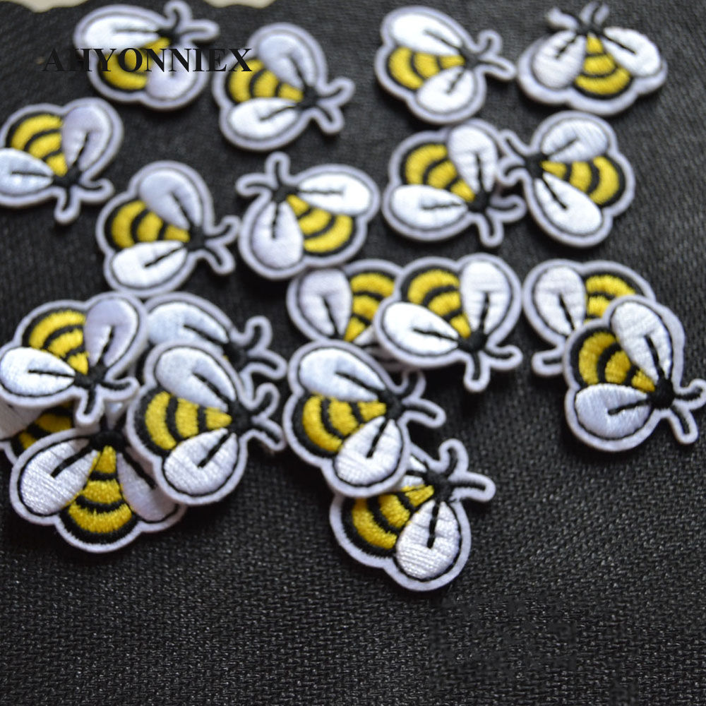 10pcs/lot Small Yellow Bee Pat - Streetwear Brand Stickers 评论和价格