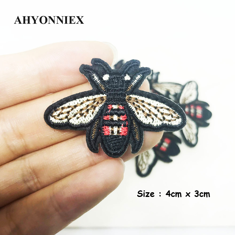 10pcs/lot Small Yellow Bee Pat - Streetwear Brand Stickers 评论和价格